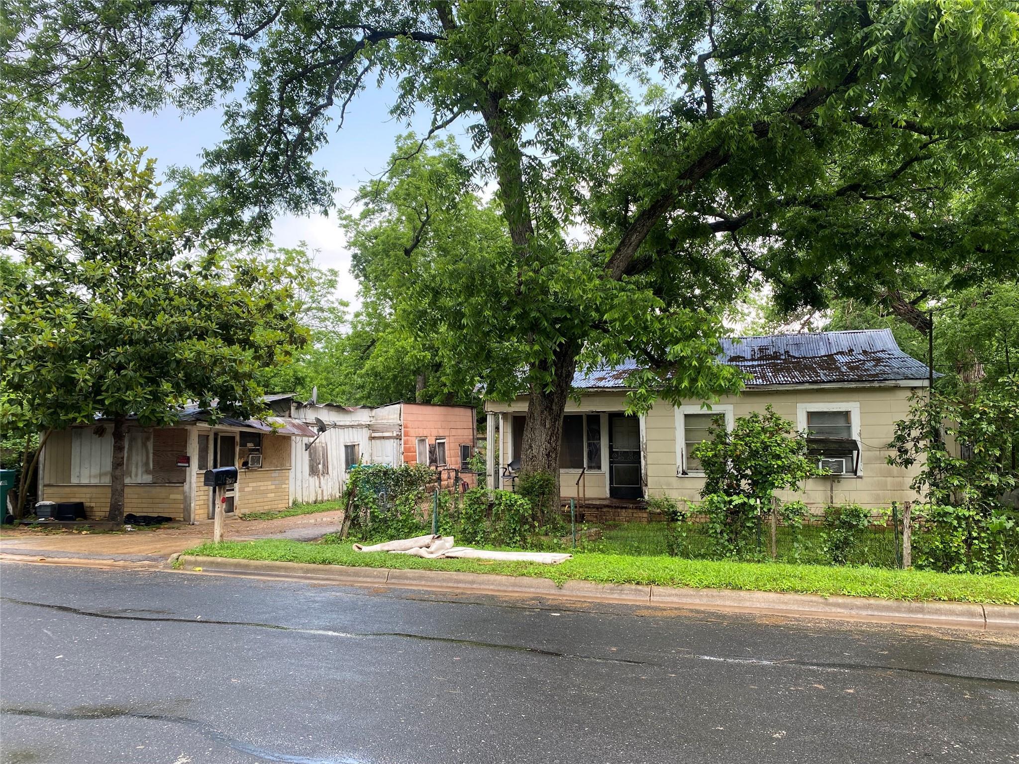 205 Brenham, 3068067, Elgin, Single Family Residence,  for sale, Dave Kapur, Full Circle Real Estate